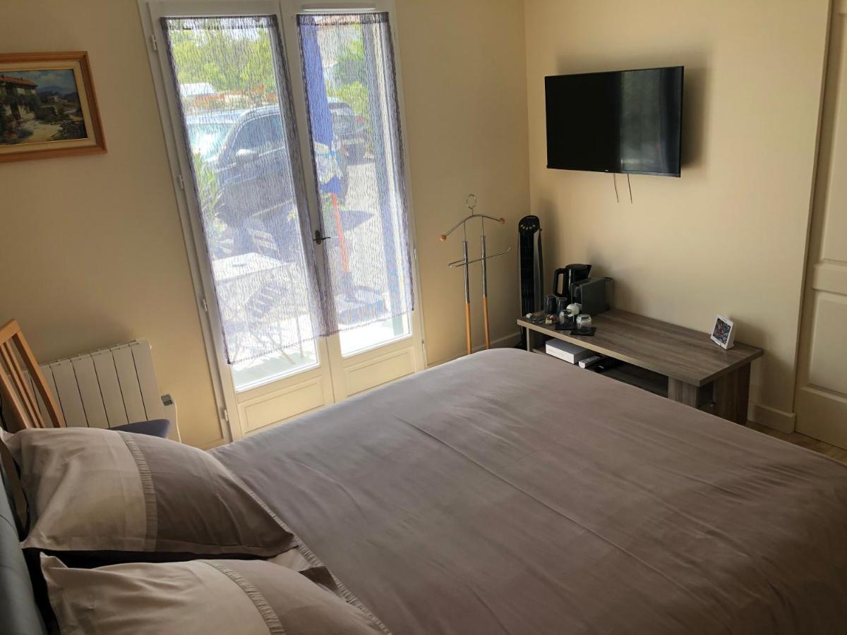 La Pepiniere Bed & Breakfast Saint-Sulpice-et-Cameyrac Bagian luar foto