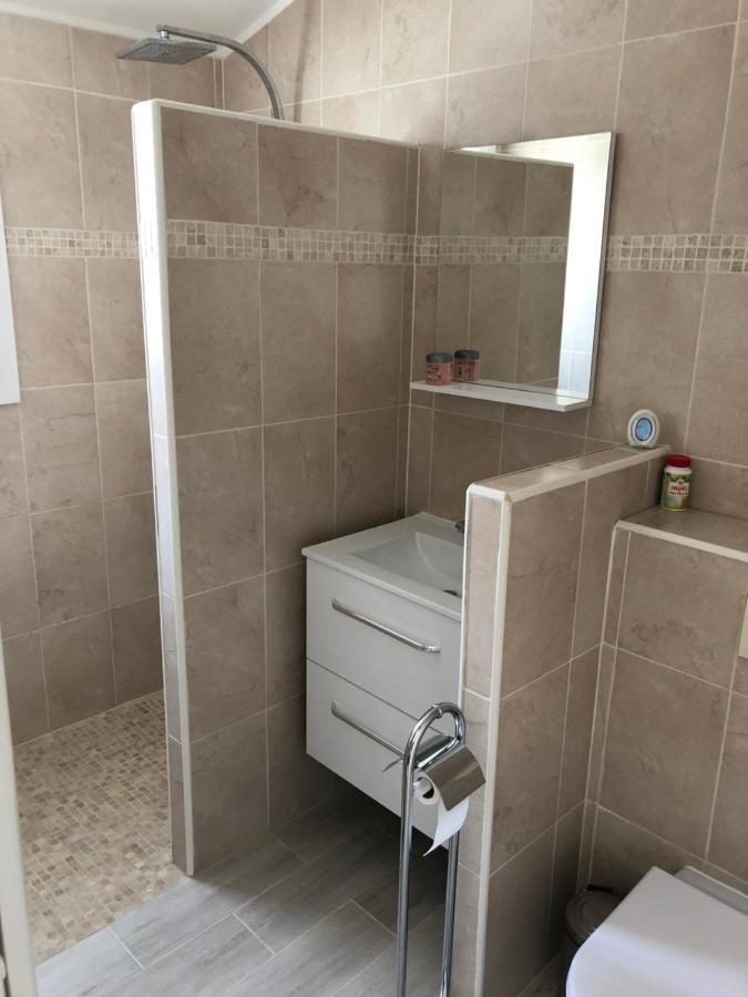 La Pepiniere Bed & Breakfast Saint-Sulpice-et-Cameyrac Bagian luar foto